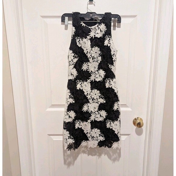 Lauren Ralph Lauren Size 6P Black & White Floral Eyelet Mini Dress - Picture 1 of 7